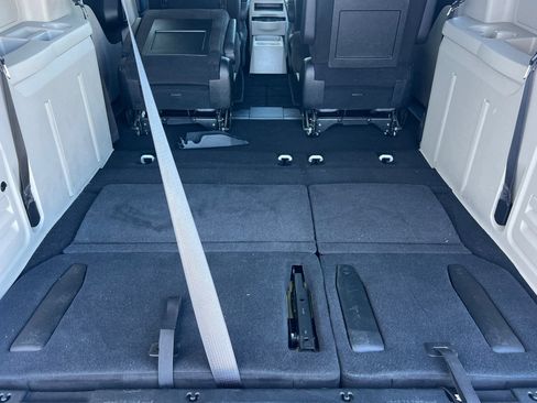 Used 2016 Dodge Grand Caravan SE FWD image 13