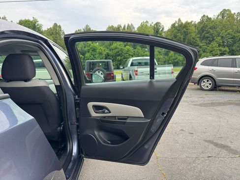 Used 2014 Chevrolet Cruze LS FWD image 15