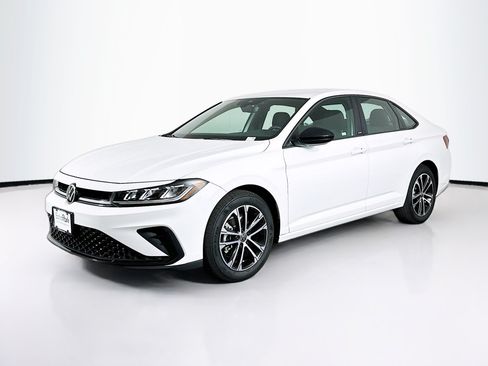 Used 2025 Volkswagen Jetta Sport FWD image 3