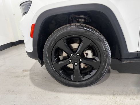 Used 2024 Jeep Grand Cherokee Limited w/ Luxury Tech Group II AWD/4WD image 9
