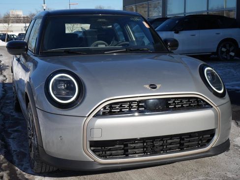 Used 2026 MINI Cooper 4-Door Hardtop image 12