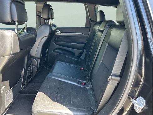 Used 2018 Jeep Grand Cherokee Altitude RWD image 10