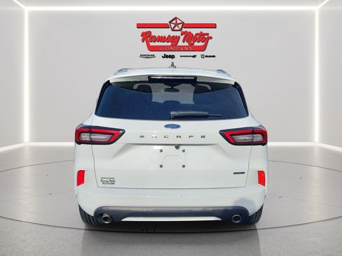 Used 2023 Ford Escape ST-Line Select AWD/4WD image 4