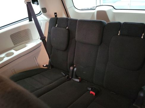 Used 2016 Dodge Grand Caravan SXT image 29