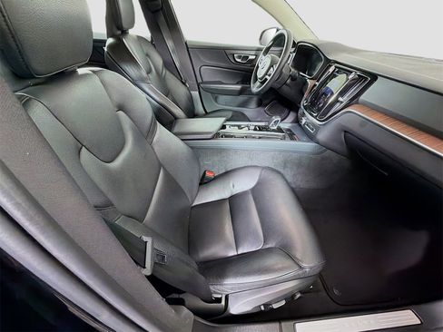 Used 2024 Volvo S60 B5 Plus image 31