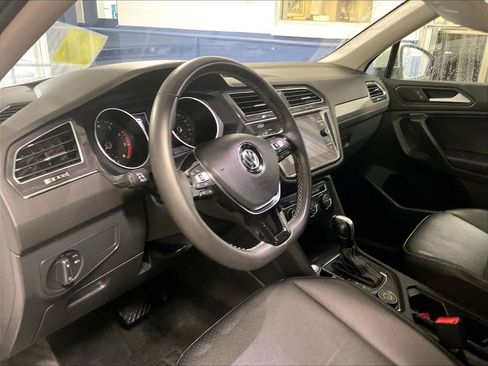 Used 2021 Volkswagen Tiguan SE w/ Panoramic Sunroof Package AWD/4WD image 8