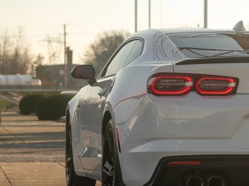 Used 2021 Chevrolet Camaro LT w/ Technology Package image 10