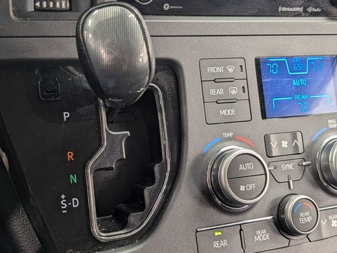 Used 2020 Toyota Sienna SE image 13