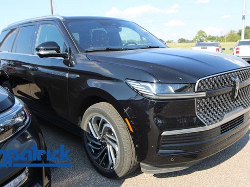 Used 2025 Lincoln Navigator Reserve AWD/4WD image 1