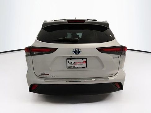 Certified 2024 Toyota Highlander XLE AWD/4WD image 5