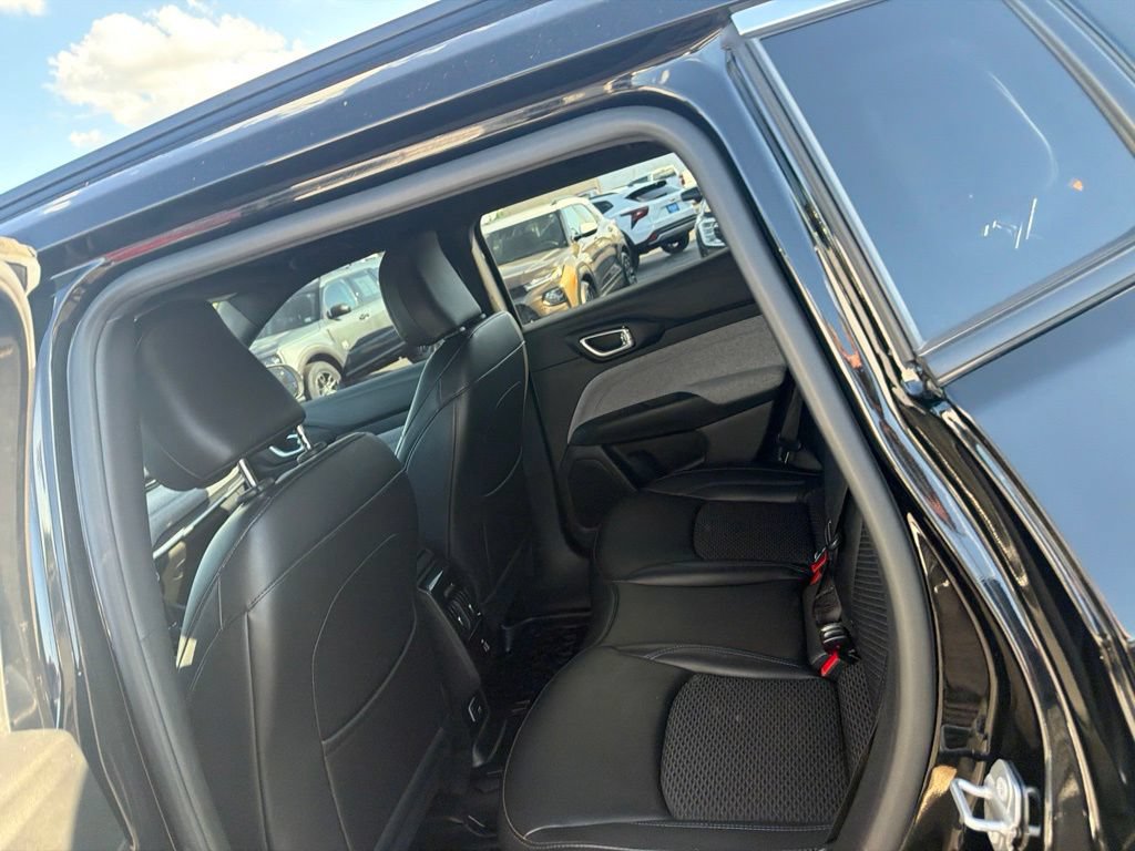 Used 2023 Jeep Compass Latitude w/ Convenience Group AWD/4WD image 15