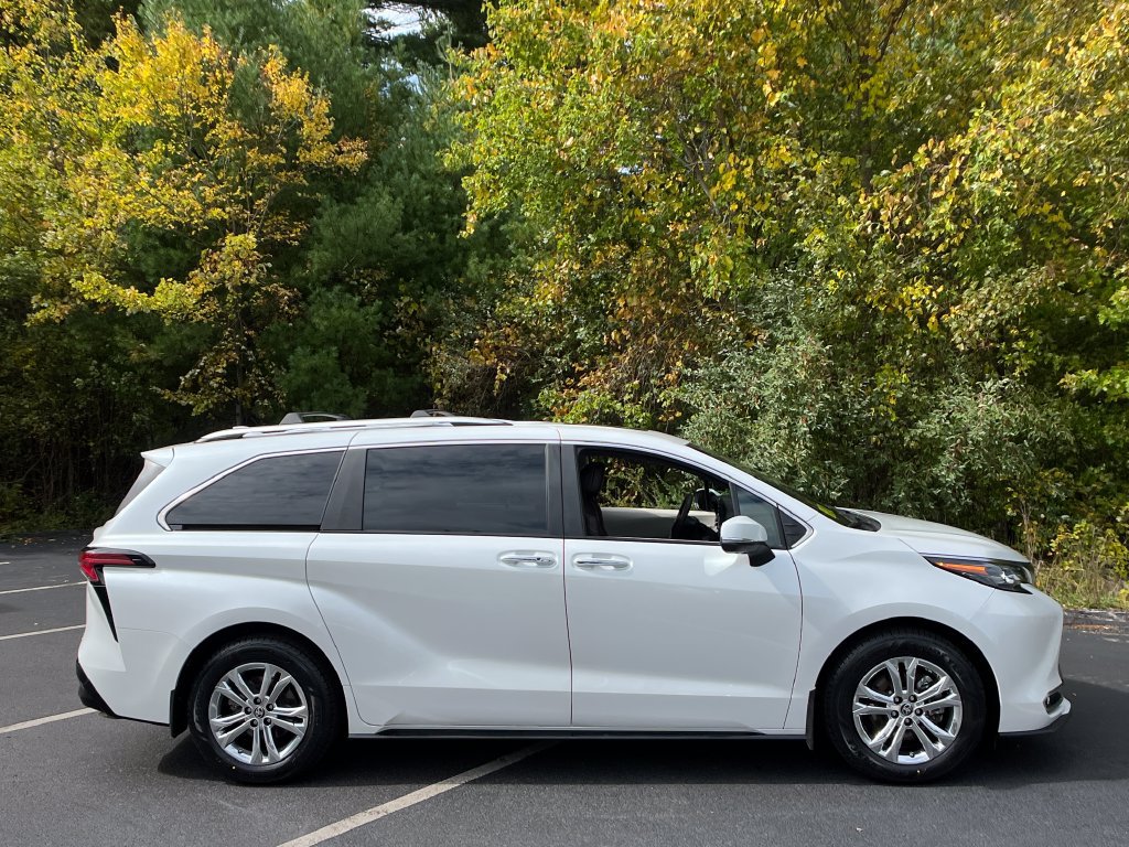 Certified 2024 Toyota Sienna Platinum AWD/4WD image 6