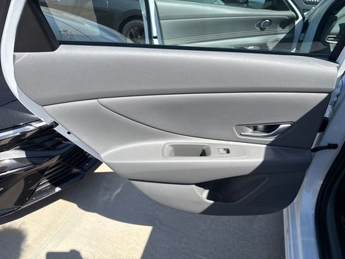 New 2026 Hyundai Elantra Sport FWD image 17