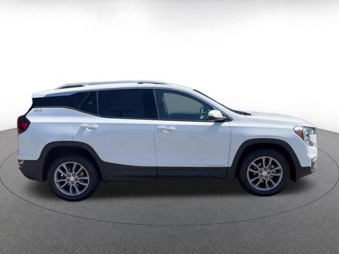 Used 2024 GMC Terrain SLT AWD/4WD image 16