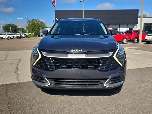 Used 2024 Kia Sportage EX FWD image 3