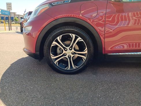Used 2019 Chevrolet Bolt Premier w/ Infotainment Package FWD image 26