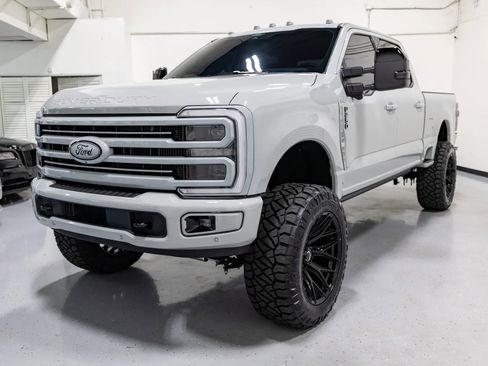 Used 2025 Ford F250 Platinum AWD/4WD image 2