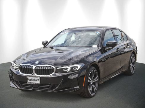 Used 2023 BMW 330i Sedan w/ Premium Package RWD image 3