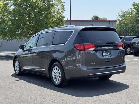 Used 2019 Chrysler Pacifica Touring-L FWD image 24