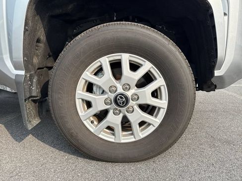 Used 2025 Toyota Tacoma SR5 AWD/4WD image 11