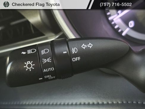 Used 2023 Toyota Highlander XLE image 30