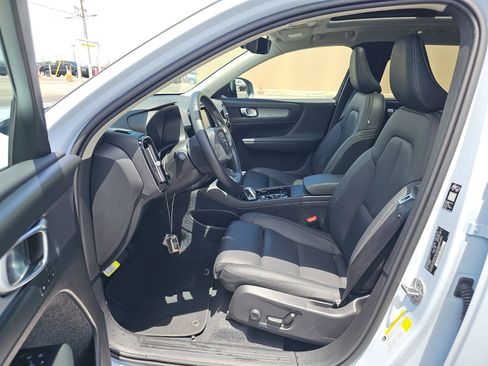 Used 2026 Volvo XC40 B5 Plus AWD/4WD image 14