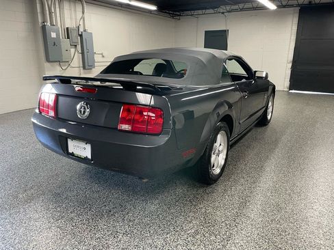 Used 2007 Ford Mustang Convertible RWD image 4