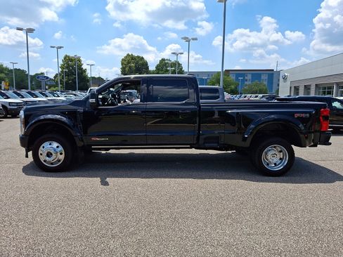 Certified 2026 Ford F450 Platinum w/ FX4 Off-Road Package AWD/4WD image 6