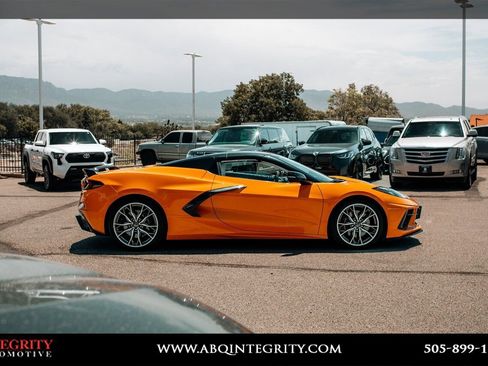 Used 2024 Chevrolet Corvette Stingray Premium Conv w/ Z51 Performance Package RWD image 8
