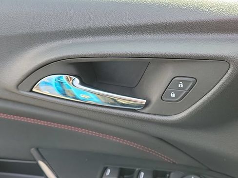 Used 2025 Chevrolet Trax RS w/ Driver Confidence Package FWD image 17