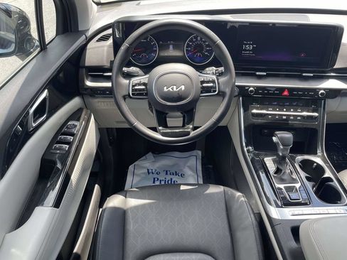 Used 2024 Kia Carnival EX FWD image 20
