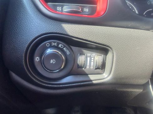 Used 2019 Jeep Renegade Trailhawk w/ LED Lighting Group AWD/4WD image 24