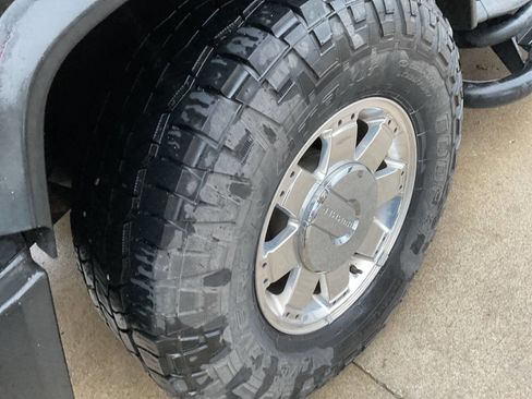 Used 2003 HUMMER H2 w/ Preferred Equipment Group image 9