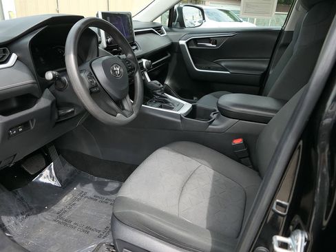 Used 2024 Toyota RAV4 XLE FWD image 10