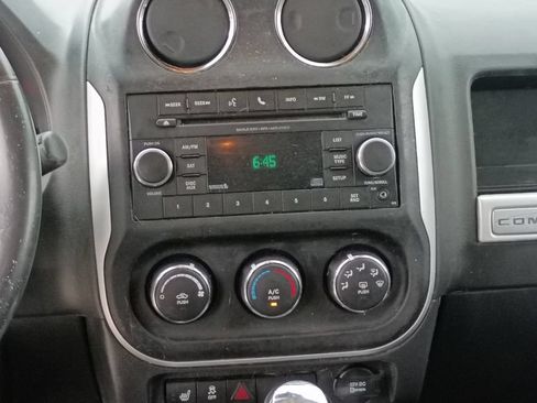 Used 2014 Jeep Compass Latitude FWD image 22