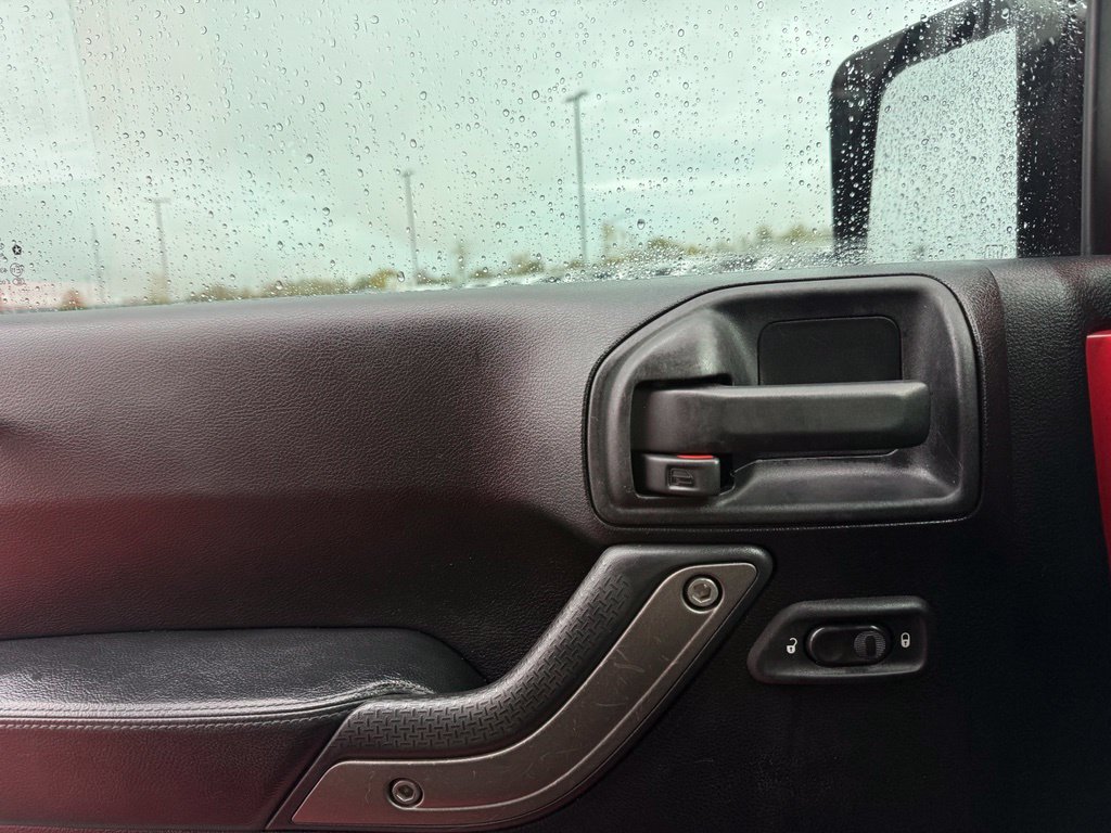 Used 2013 Jeep Wrangler Unlimited Sahara AWD/4WD image 12