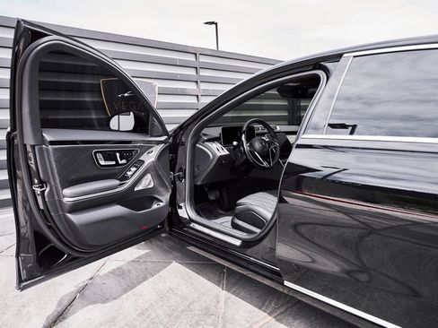 Used 2025 Mercedes-Benz S 580 4MATIC Sedan image 29