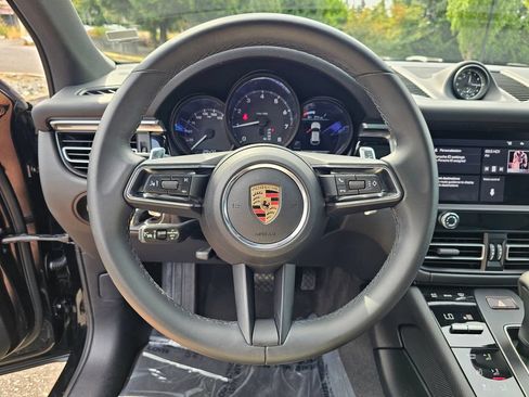 Used 2025 Porsche Macan AWD/4WD image 11