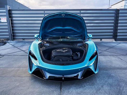 Used 2025 McLaren Artura Spider image 18