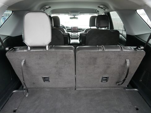 Used 2022 Ford Explorer XLT w/ Equipment Group 202A image 7