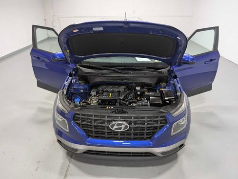 Used 2023 Hyundai Venue SE FWD image 13