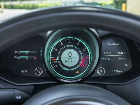 Used 2022 Aston Martin V8 Vantage Roadster RWD image 17