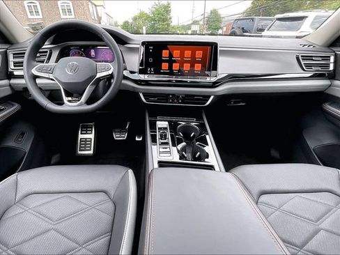 Used 2024 Volkswagen Atlas Peak Edition SE AWD/4WD image 14
