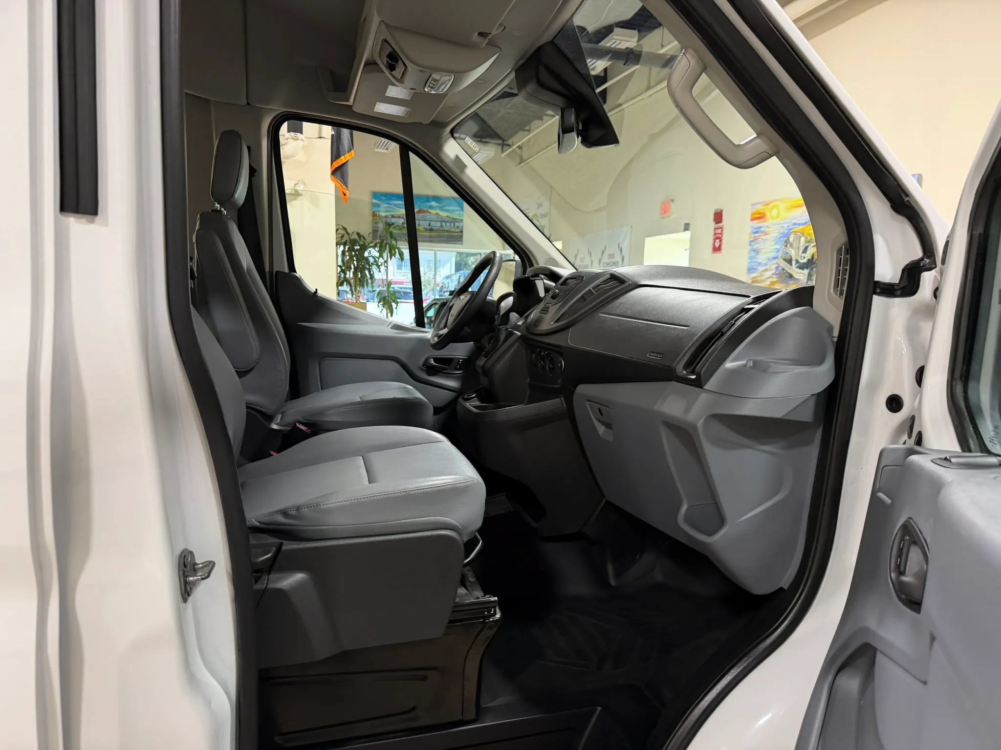 Used 2018 Ford Transit 150 XL RWD image 32