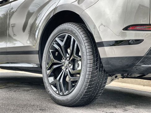 Certified 2022 Land Rover Range Rover Evoque R-Dynamic SE image 10