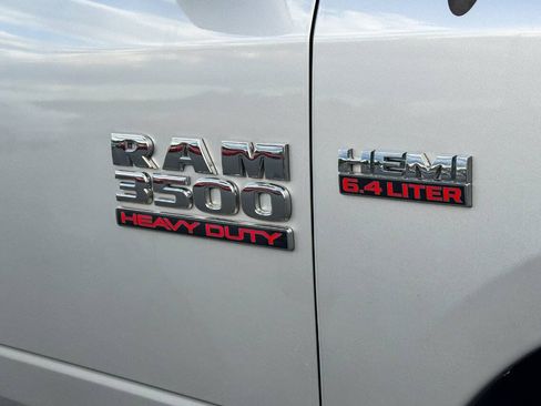 Used 2016 RAM 3500 Tradesman w/ Chrome Appearance Group AWD/4WD image 13
