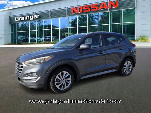 Used 2017 Hyundai Tucson SE image 2