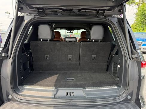 Used 2023 Lincoln Navigator 4WD image 16