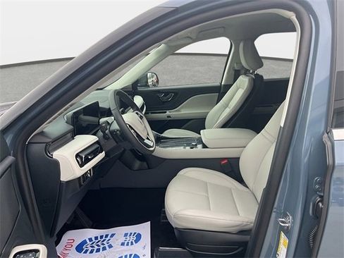 New 2026 Lincoln Aviator AWD image 11