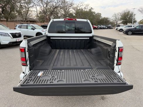Used 2024 Nissan Frontier SV w/ SV Convenience Package image 24